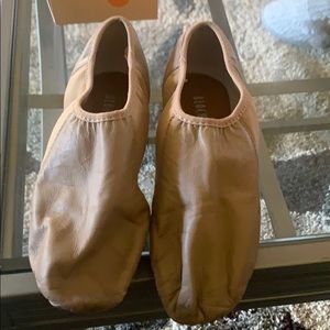 Girls Size 6.5. Bloch dance shoes. Worn once. $20